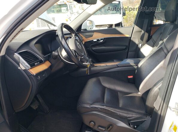 YV4A221K4N1809770 2022 VOLVO XC90 White Front interior view