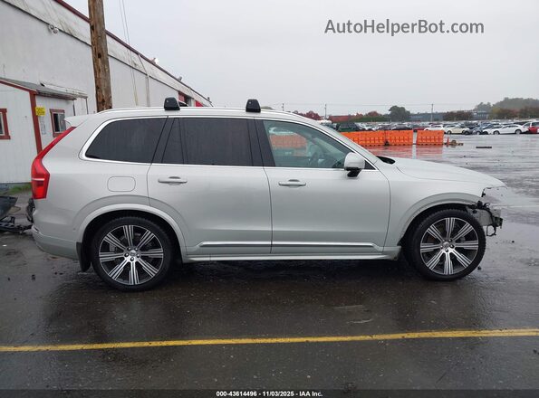 YV4A22PL7N1805292 2022 VOLVO XC90 White 360 interior view