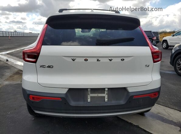 YV4AC2HK3K2124054 2019 VOLVO XC40 White Вид ззаду