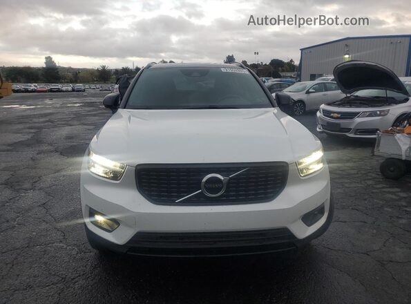 YV4AC2HM1M2399426 2021 VOLVO XC40 Белый Вид спереди