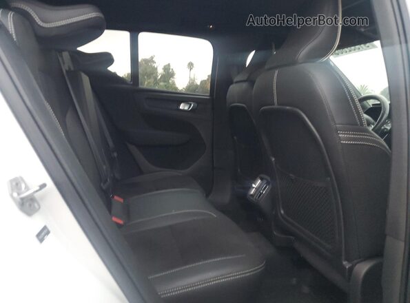 YV4AC2HM1M2399426 2021 VOLVO XC40 Белый Вид задних сидений