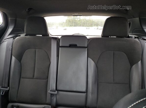 YV4AC2HM9K2074892 2019 VOLVO XC40 Red Widok tylnych siedzeń