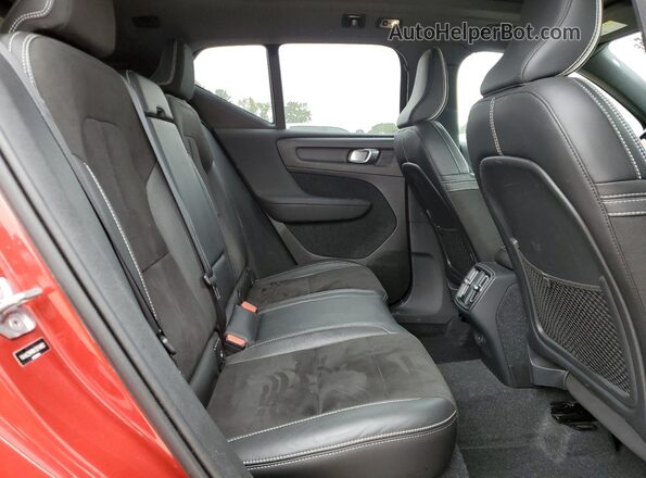 YV4AC2HM9K2074892 2019 VOLVO XC40 Red Widok wnętrza z tyłu