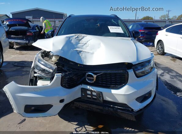 YV4AC2HMXL2345850 2020 VOLVO XC40 White Rear interior view