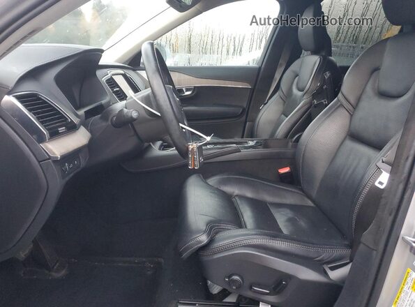 YV4BR0CL7M1684160 2021 VOLVO XC90 Silver Widok wnętrza z przodu