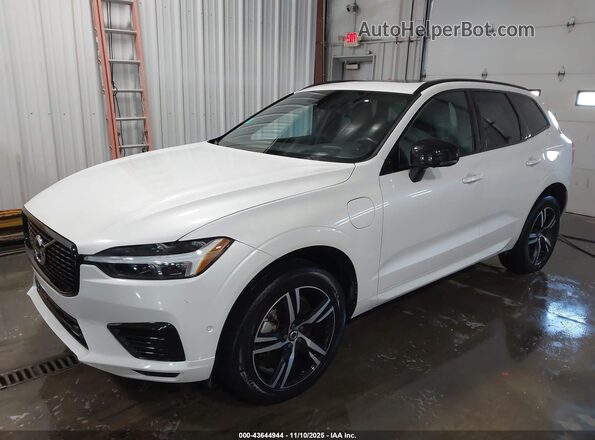 YV4BR0DM2M1847109 2021 VOLVO XC60 RECHARGE PLUG-IN HYBRID Белый Передняя левая четверть