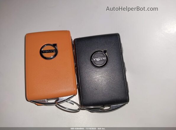 YV4BR0DM2M1847109 2021 VOLVO XC60 RECHARGE PLUG-IN HYBRID Белый Вид панели приборов