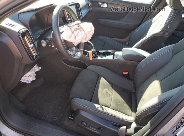 YV4ED3GL2P2056206 2023 VOLVO C40 Silver Вид салону спереду