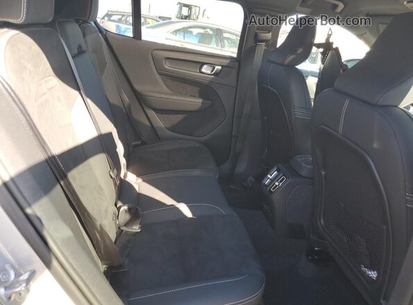 YV4ED3GL2P2056206 2023 VOLVO C40 Silver Вид задньої частини салону