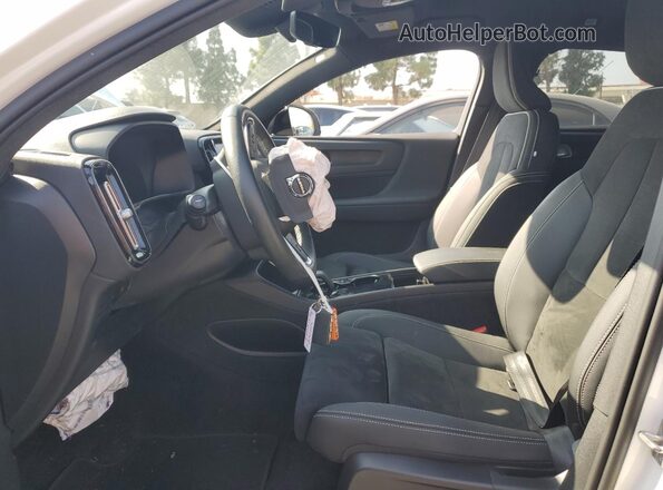 YV4ED3GL3P2041827 2023 VOLVO C40 White წინა სალონის ხედი