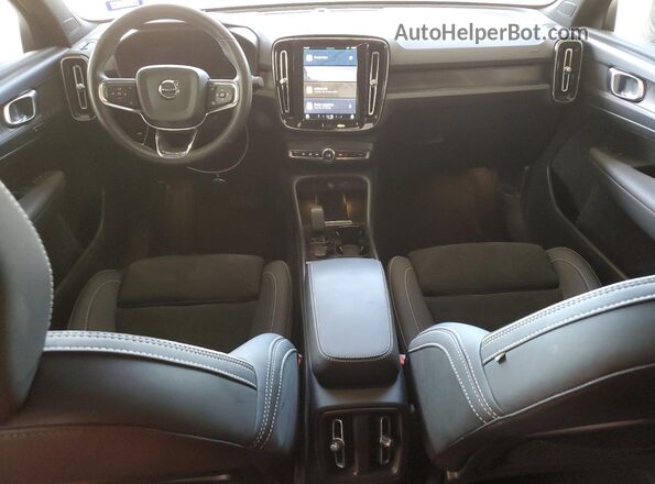 YV4ED3GL3P2050365 2023 VOLVO C40 Красный Вид панели приборов