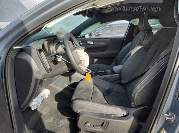 YV4ED3GM3P2048947 2023 VOLVO C40 Серый Вид салона спереди