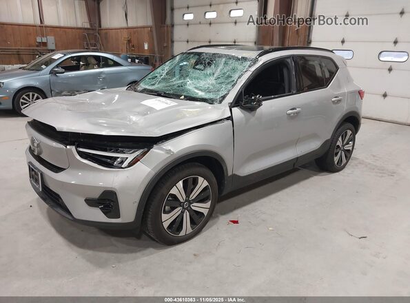 YV4ED3UL8P2106790 2023 VOLVO XC40 RECHARGE PURE ELECTRIC Gray Vista tres cuartos delantera izquierda
