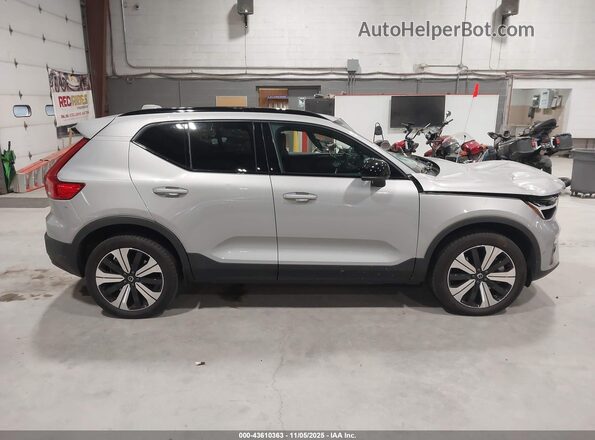 YV4ED3UL8P2106790 2023 VOLVO XC40 RECHARGE PURE ELECTRIC Gray Vista interior trasera