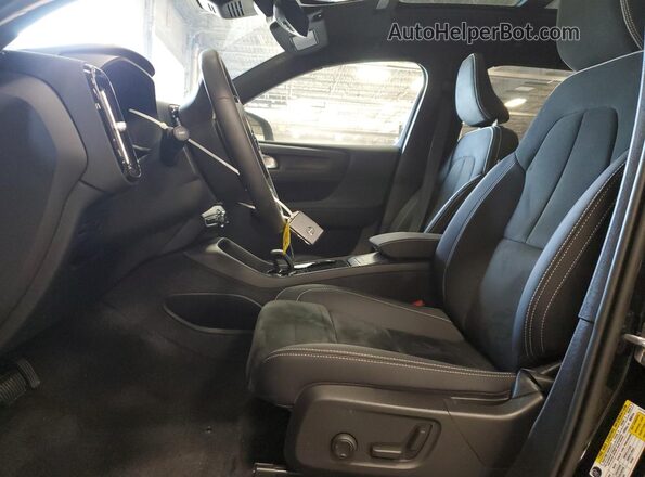 YV4ED3UM1P2079859 2023 VOLVO XC40 Black 