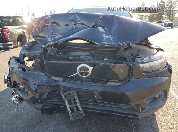 YV4ED3UR6M2561704 2021 VOLVO XC40 Black Widok z przodu