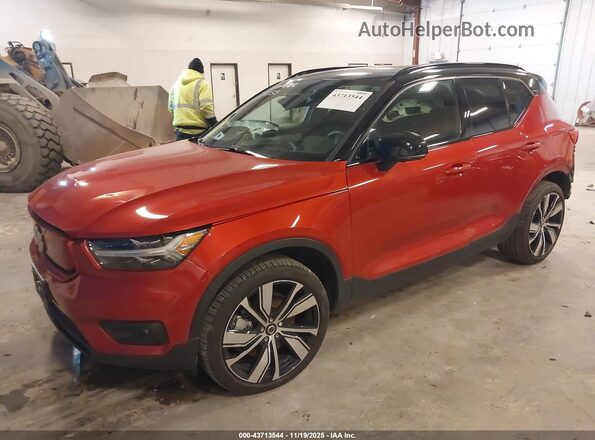 YV4ED3URXM2588033 2021 VOLVO XC40 RECHARGE PURE ELECTRIC Red Առջևի ձախ երեք քառորդ տեսարան