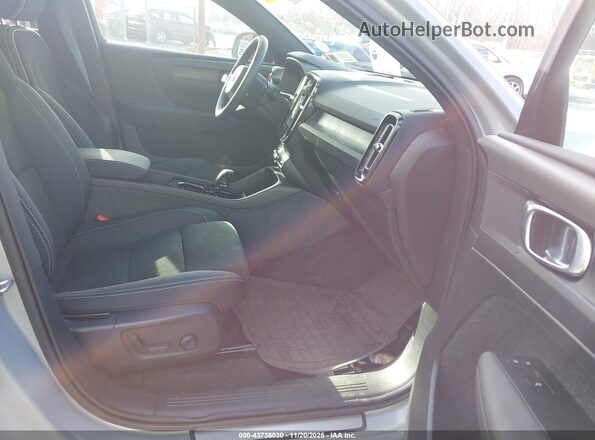 YV4ER3GL1R2106484 2024 VOLVO C40 RECHARGE PURE ELECTRIC Gray Front interior view