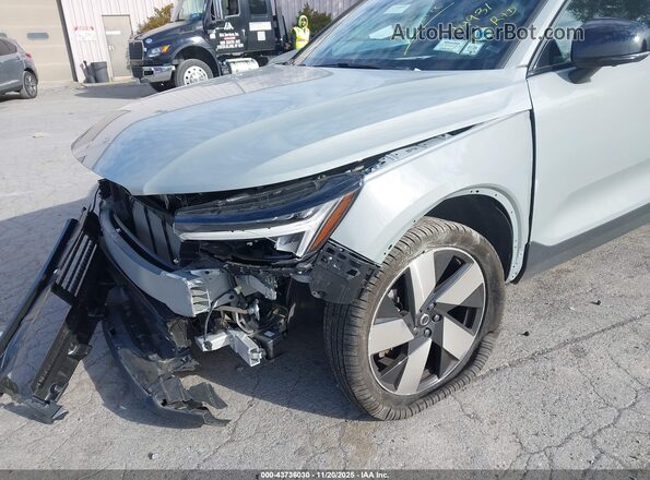 YV4ER3GL1R2106484 2024 VOLVO C40 RECHARGE PURE ELECTRIC Gray Front view