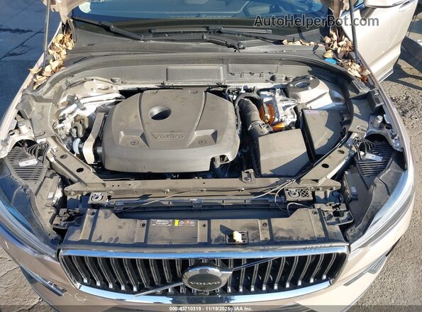 YV4H60DA7P1362980 2023 VOLVO XC60 RECHARGE PLUG-IN HYBRID Beige Widok z tyłu