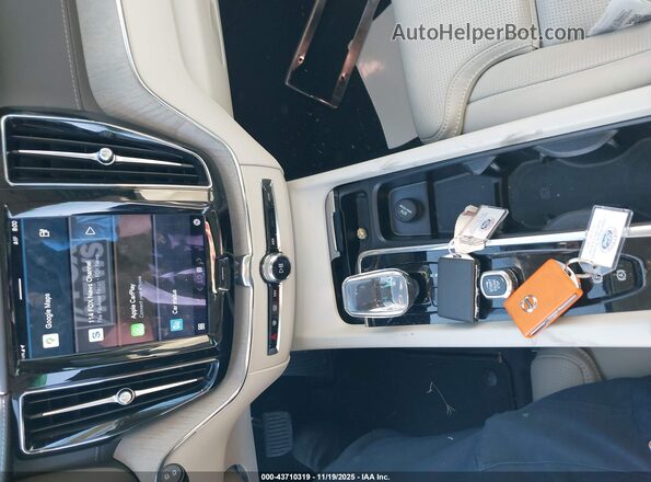 YV4H60DA7P1362980 2023 VOLVO XC60 RECHARGE PLUG-IN HYBRID Beige Widok deski rozdzielczej