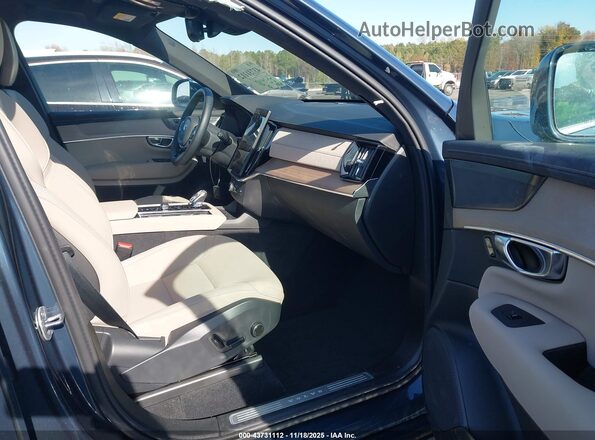 YV4H60JB9S1388082 2025 VOLVO XC90 PLUG-IN HYBRID Navy Widok wnętrza z przodu