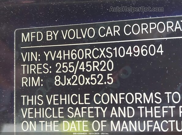 YV4H60RCXS1049604 2025 VOLVO XC60 PLUG-IN HYBRID Black Vista del compartimento del motor