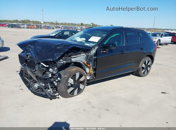YV4H60RCXS1049604 2025 VOLVO XC60 PLUG-IN HYBRID Black Vista tres cuartos delantera izquierda