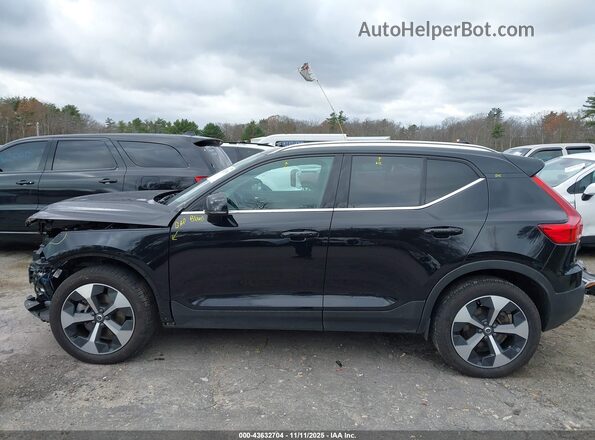 YV4L12UE1R2333835 2024 VOLVO XC40 Black 