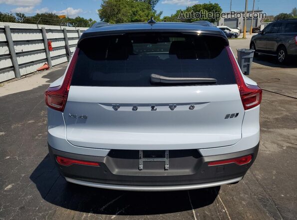 YV4L12UE1R2379682 2024 VOLVO XC40 White Vista trasera