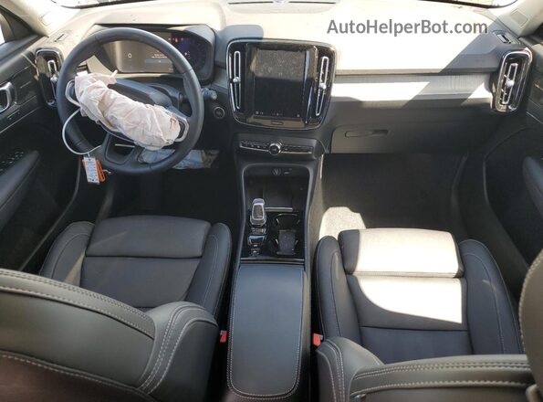 YV4L12UE1R2379682 2024 VOLVO XC40 White Vista del salpicadero