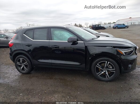 YV4L12UJ2S2558137 2025 VOLVO XC40 Черный Вид задней части салона