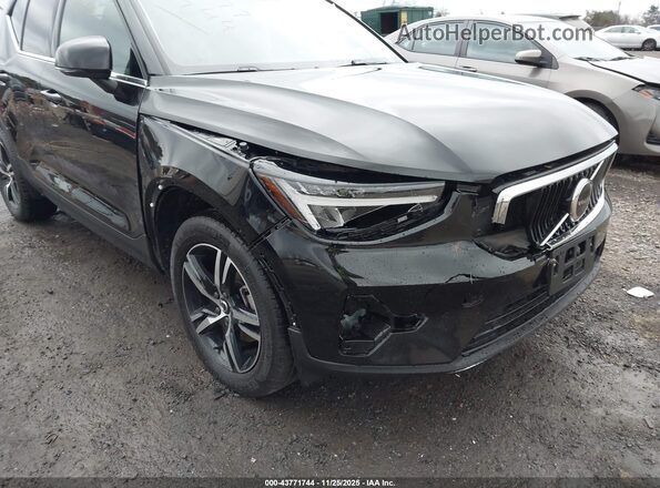 YV4L12UJ2S2558137 2025 VOLVO XC40 Черный Вид спереди