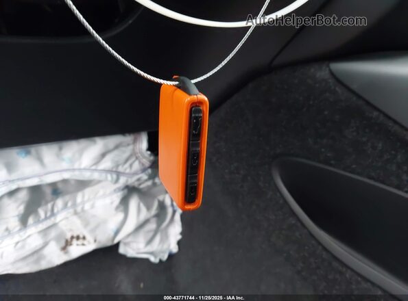 YV4L12UJ2S2558137 2025 VOLVO XC40 Черный Вид панели приборов