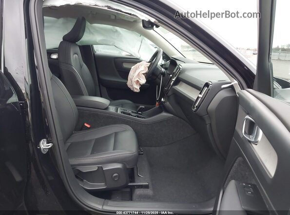 YV4L12UJ2S2558137 2025 VOLVO XC40 Черный Вид салона спереди