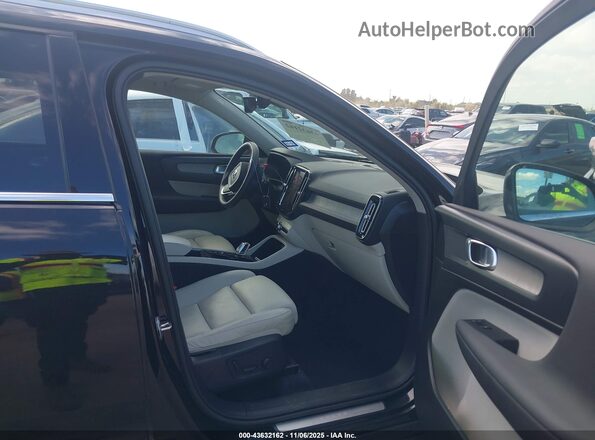 YV4L12UN4P2916042 2023 VOLVO XC40 Black Вид салону спереду