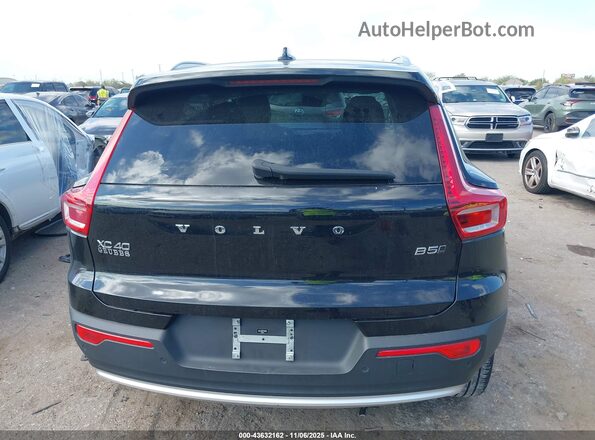 YV4L12UN4P2916042 2023 VOLVO XC40 Black 