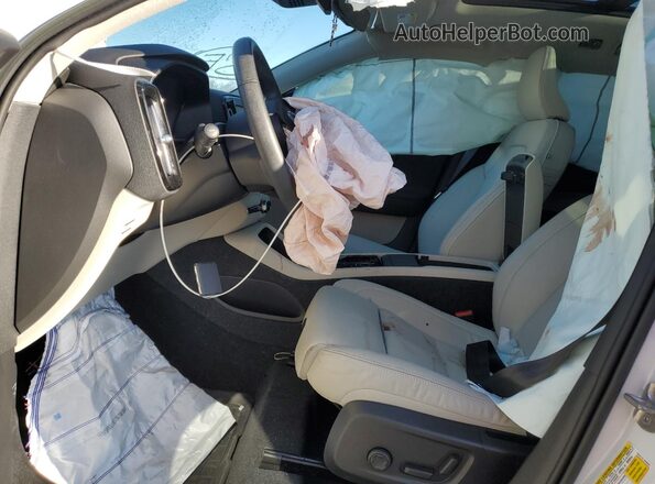 YV4L12UW7P2912043 2023 VOLVO XC40 White 