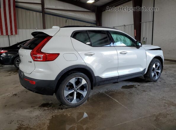 YV4L12UW7P2912043 2023 VOLVO XC40 White 