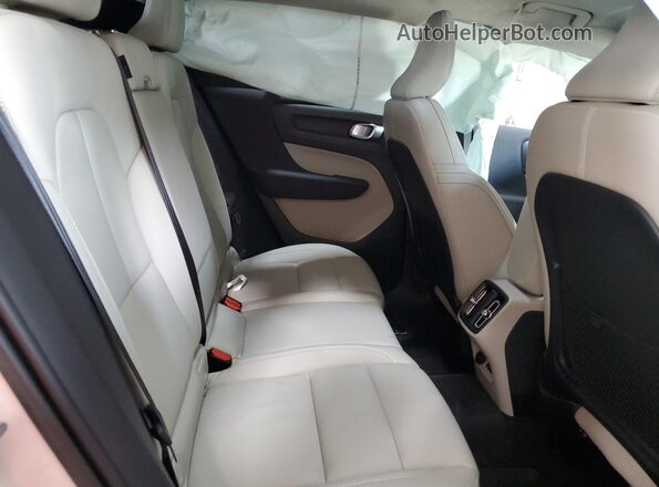 YV4L12UW7P2912043 2023 VOLVO XC40 White 