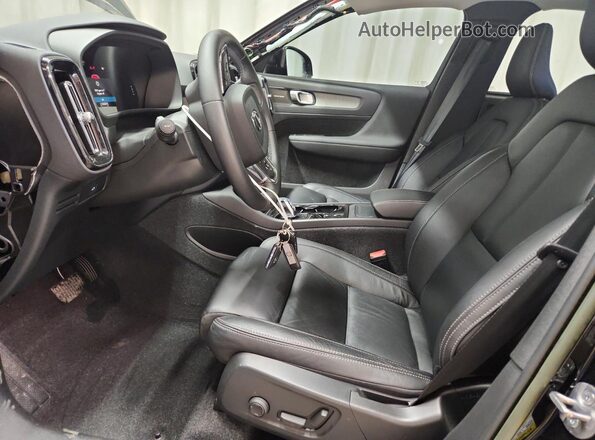 YV4L12UX1P2044632 2023 VOLVO XC40 Black Widok wnętrza z przodu