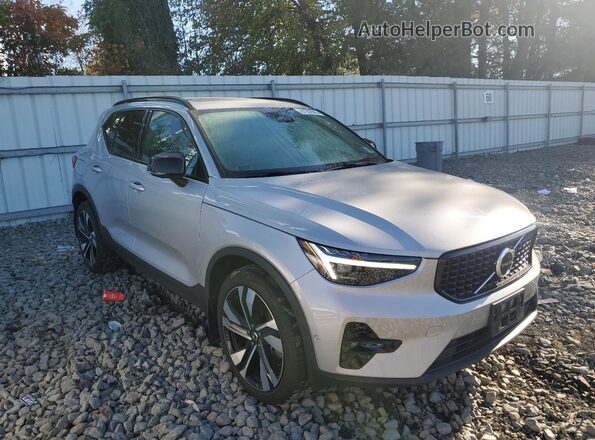 YV4L12UX1P2059406 2023 VOLVO XC40 Silver Front right