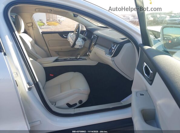 YV4L12WK1S2146331 2025 VOLVO V60 CROSS COUNTRY White წინა სალონის ხედი