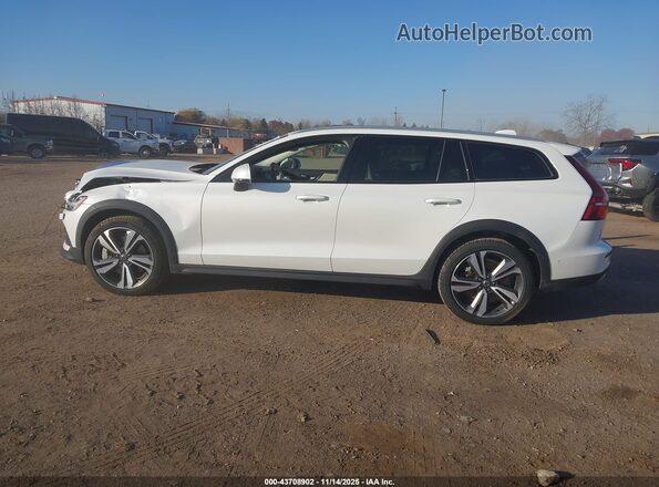 YV4L12WK1S2146331 2025 VOLVO V60 CROSS COUNTRY White სალონის 360-გრადუსიანი ხედი