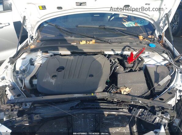 YV4L12WK1S2146331 2025 VOLVO V60 CROSS COUNTRY White უკანა ხედი