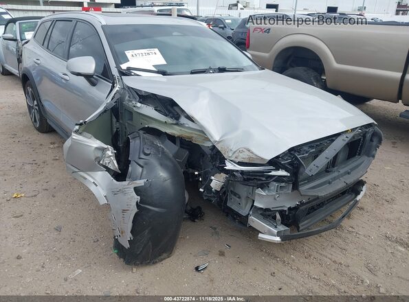 YV4L12WK1S2149245 2025 VOLVO V60 CROSS COUNTRY Silver Դիմացի տեսք