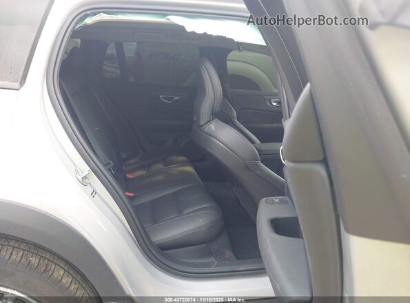 YV4L12WK1S2149245 2025 VOLVO V60 CROSS COUNTRY Silver VIN կոդի պիտակի տեսք