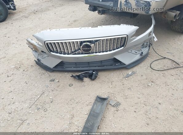 YV4L12WK1S2149245 2025 VOLVO V60 CROSS COUNTRY Silver Առջևի վահանակի տեսք