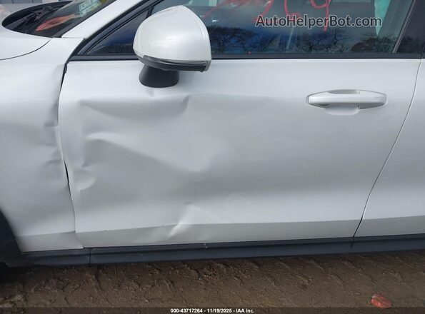 YV4L12WK6S2149807 2025 VOLVO V60 CROSS COUNTRY White Front view