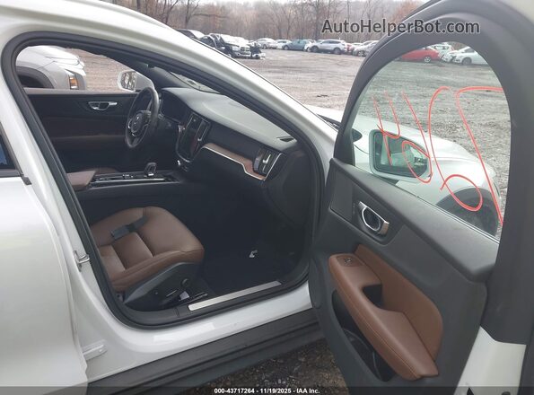 YV4L12WK6S2149807 2025 VOLVO V60 CROSS COUNTRY White Front interior view